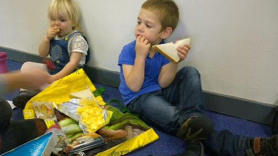 Two children eating lunch