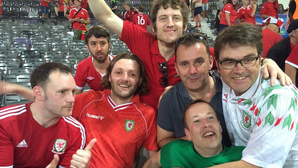 Cefnogwyr Cymru yn Euro 2016