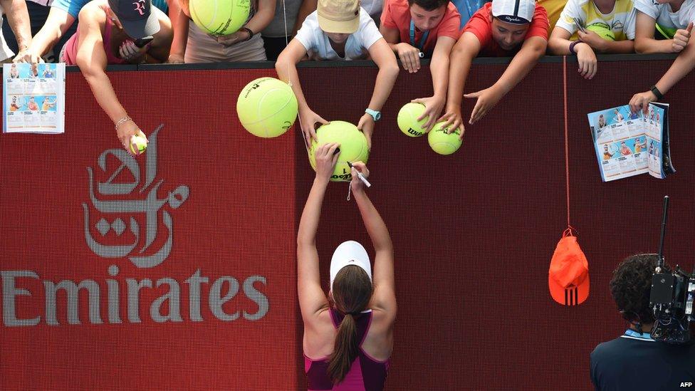 Johanna Konta signing autographs