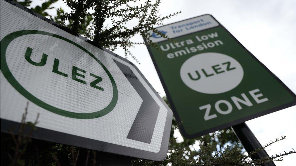 Ulez signs