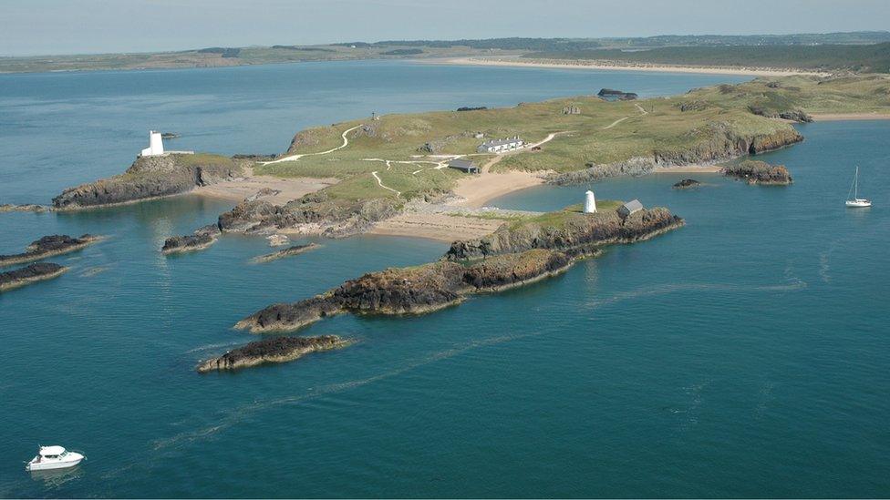 Llanddwyn