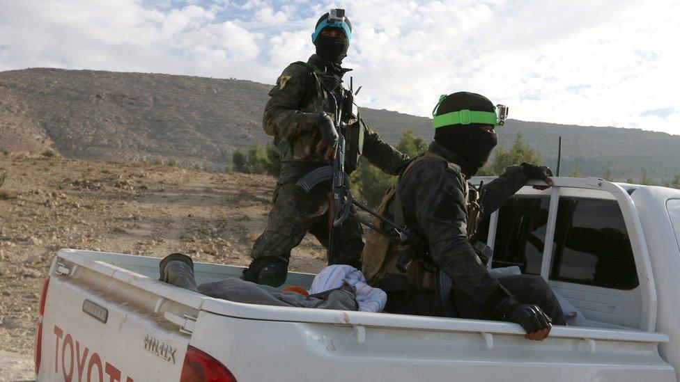 Syrian Kurdish YPG militia fighters south of Kobane (27 December 2015)