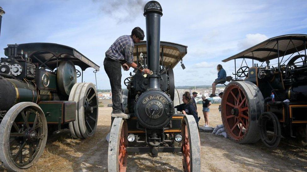 exhibitor cleans engine