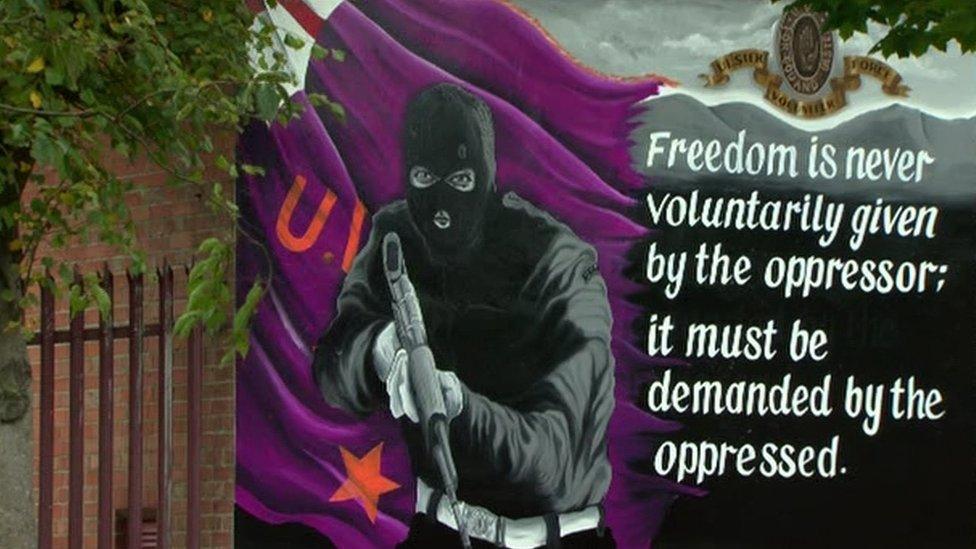 Loyalist paramilitary mural