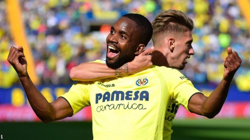 Villarreal's Congolese forward Cedric Bakambu (L) celebrates scoring against Leganes