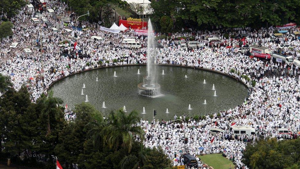 Aerial shot of thousands of holding an open-air Friday prayer session and protest at Patung Kuda in Jakarta, Indonesia, 2 December 2016.