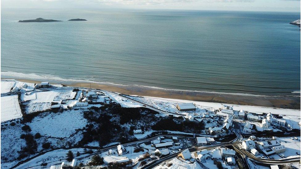 Eira wrth y môr yn Aberdaron