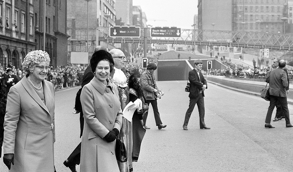 Queen opening the Queensway Tunnel in 1971