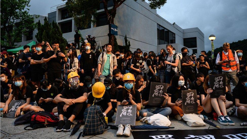 students-on-hong-kong-at-rally