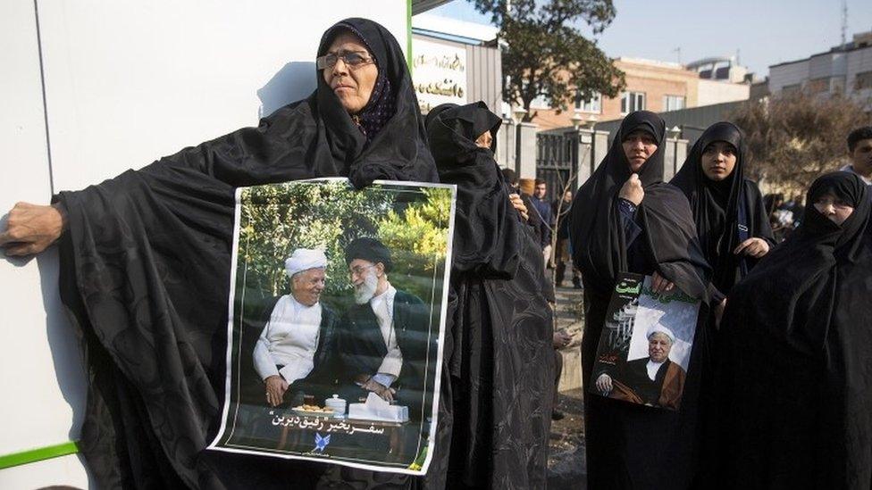 Mourners attend the funeral of former Iranian President Akbar Hashemi Rafsanjani (10 January 2016)