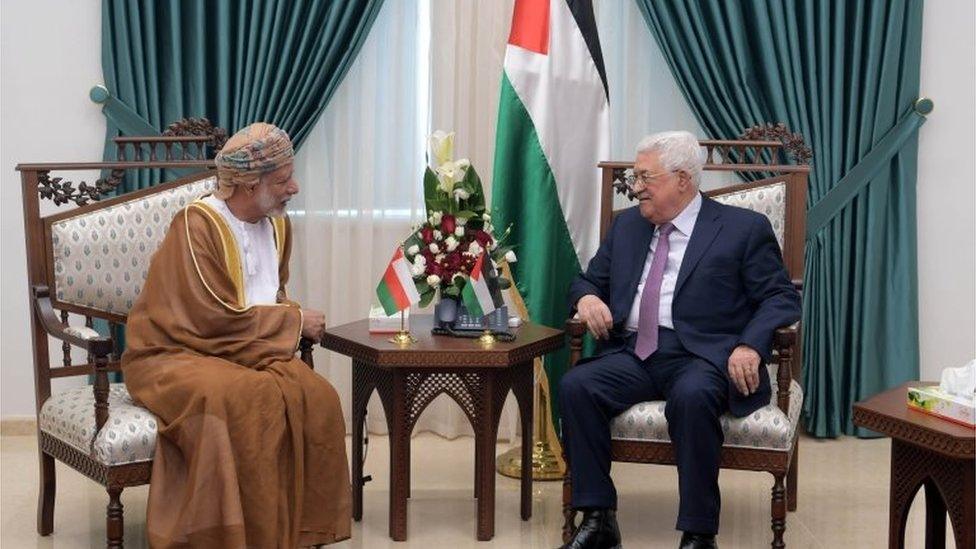 Omani Sultan Qaboos (left) and Palestinian Authority President Mahmoud Abbas (31/10/18)