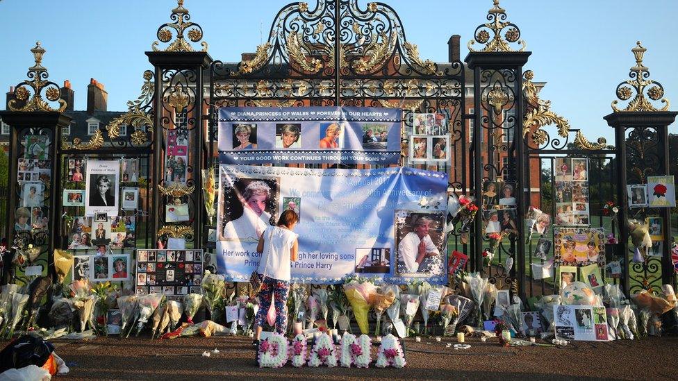 Tributes at Kensington Palace