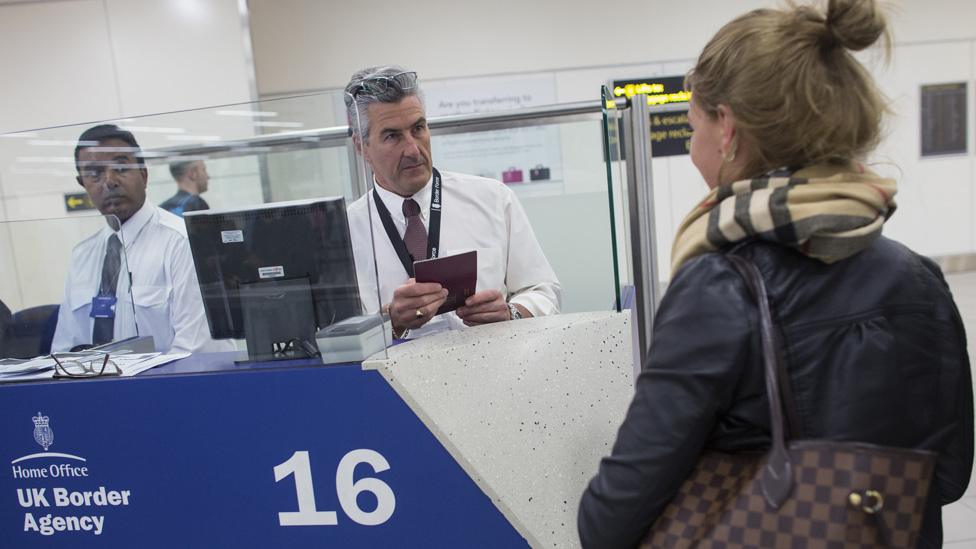 Gatwick airport border control, 2014