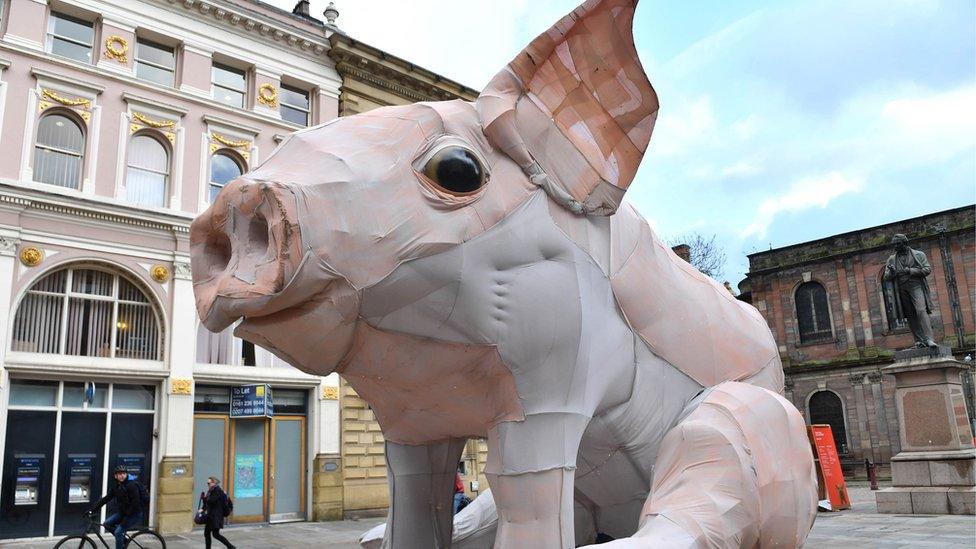 giant piglet sculpture