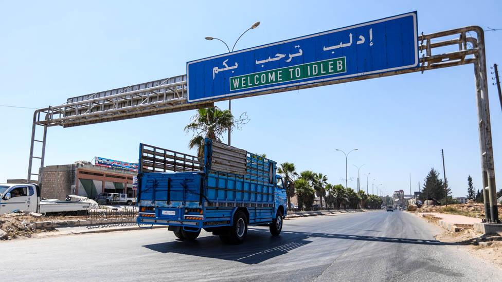 Truck outside Idlib