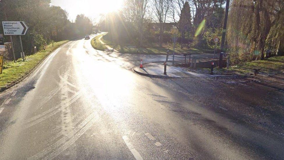 The A423 and Leamington Road meet at a crossroads