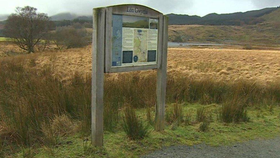 Arwydd Lôn Gwyrfai yn ardal Rhyd Ddu