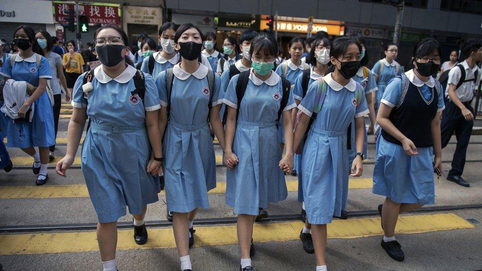 girls-with-masks-going-to-school.