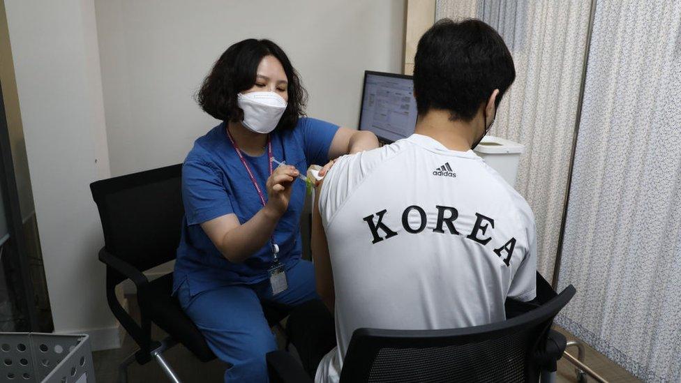 South-Korean-judo-player-receiving-vaccination.