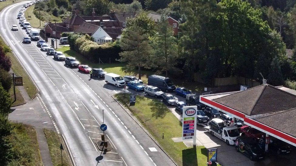 Motorists queuing for fuel on 29 September