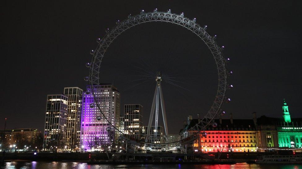 london eye with loghts off for earth hour