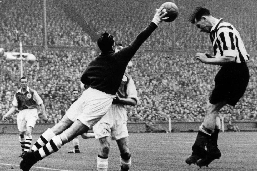 Jackie Milburn playing for Newcastle in the 1952 FA Cup final against Arsenal