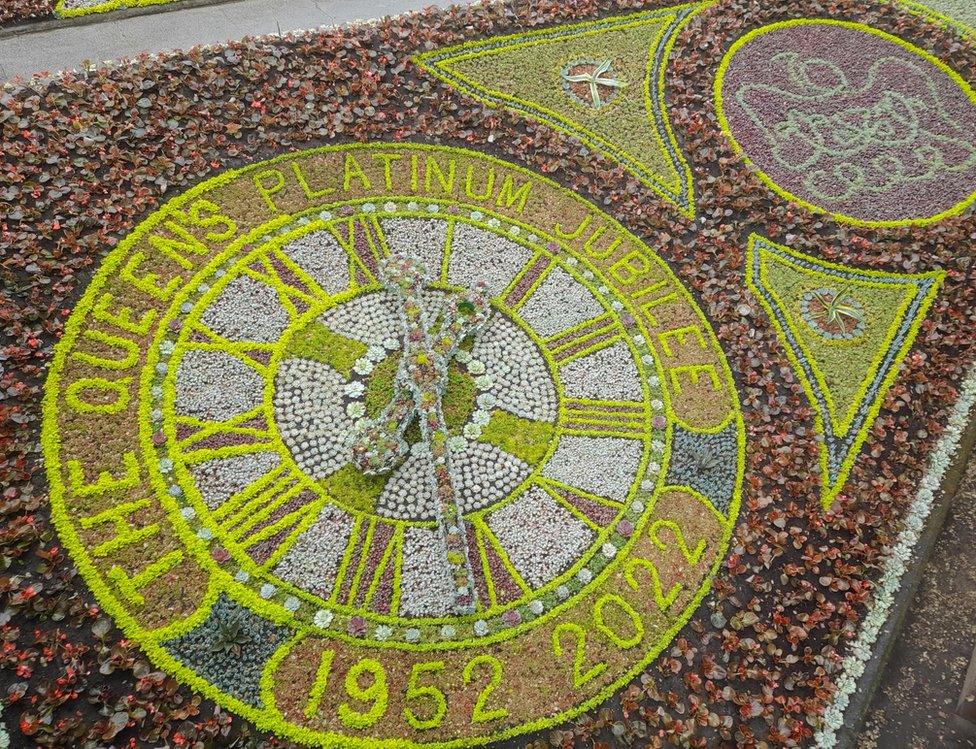 Floral clock