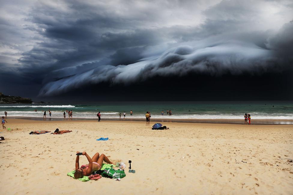 Rohan Kelly, Australia, 2015, Daily Telegraph, Storm Front on Bondi Beach