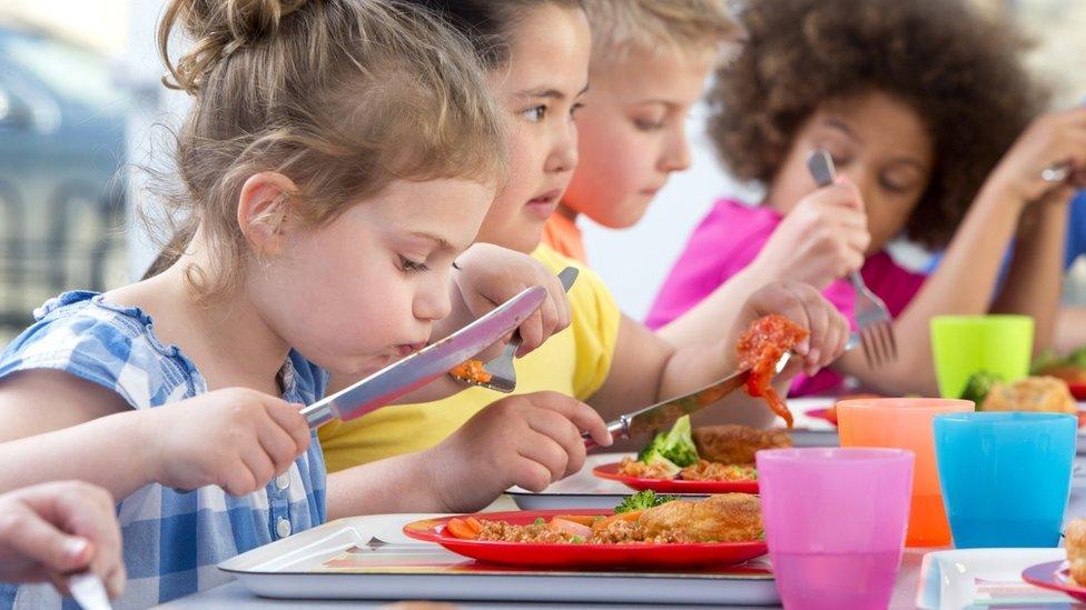 School pupils eating lunch