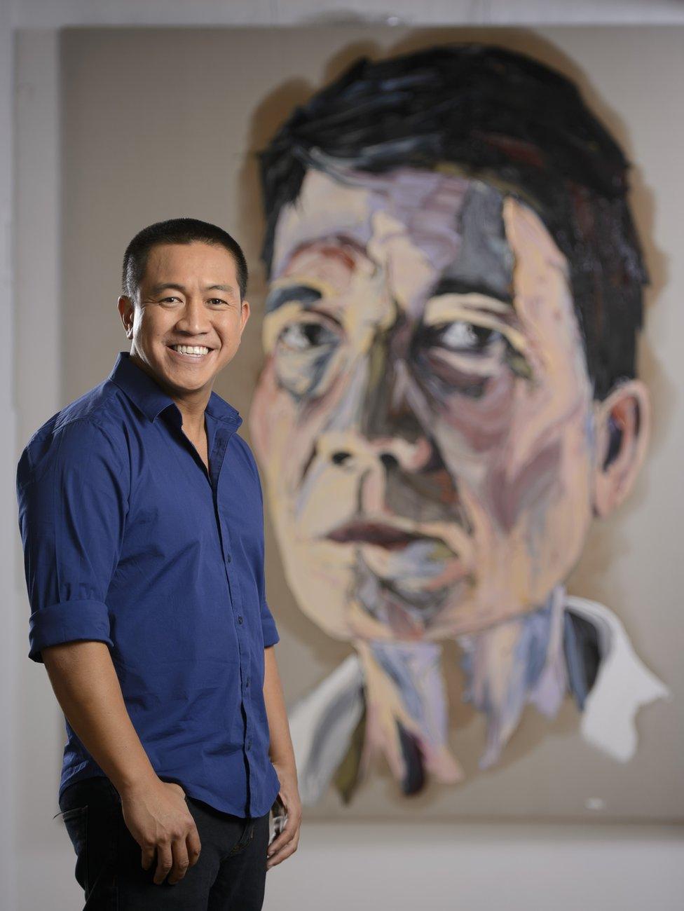 Anh Do with the vivid portrait of his father