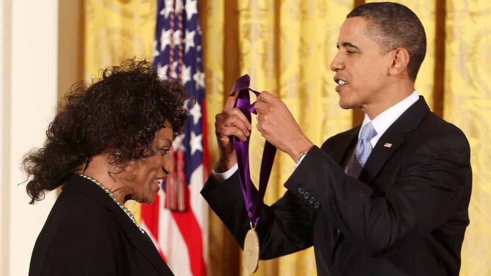 President Barack Obama presents the 2009 National Medal of Arts to singer Jessye Norman