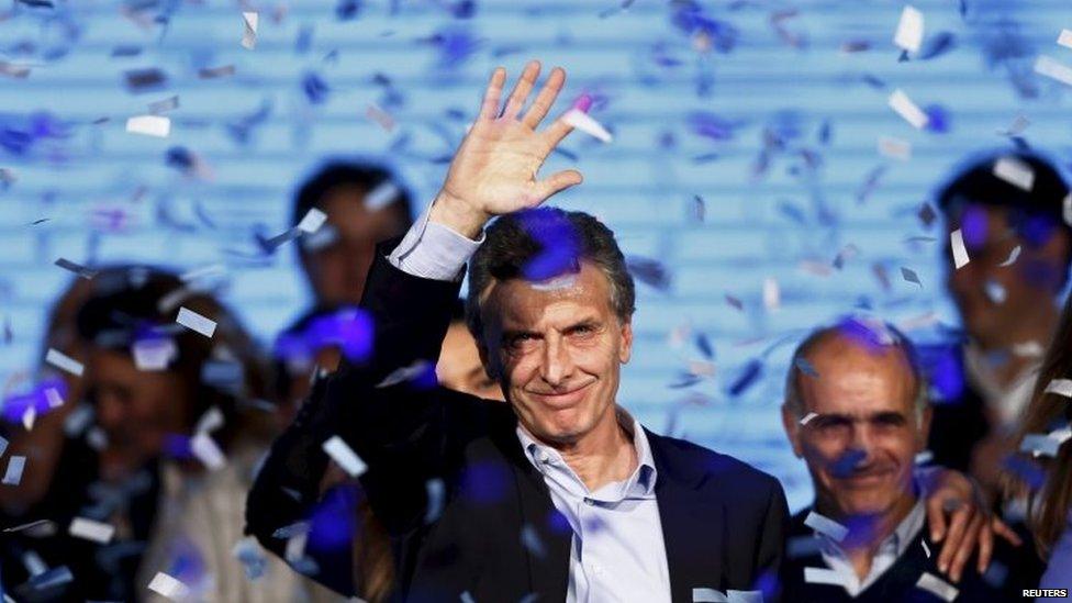 Mauricio Macri waves to supporters in Buenos Aires on 9 August, 2015