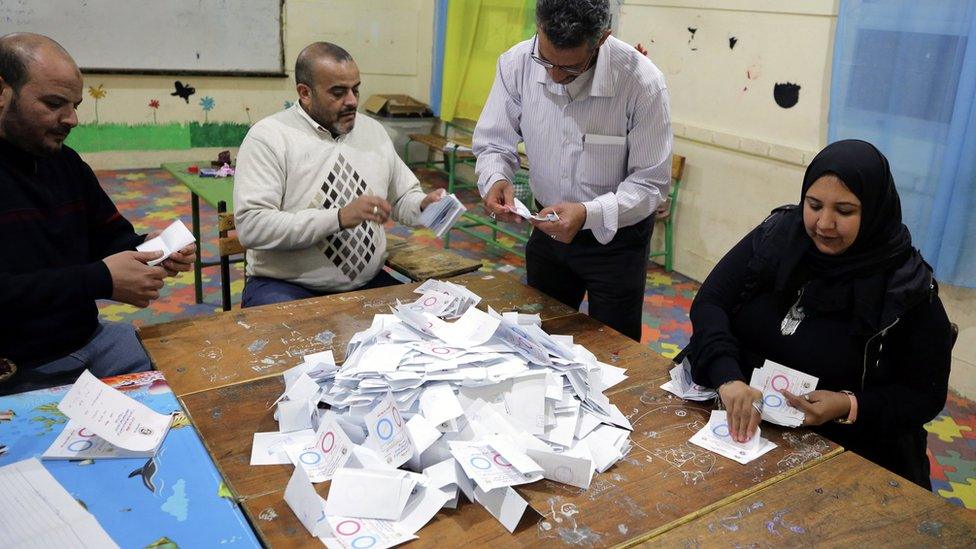 Egyptian electoral workers count ballots from a constitutional referendum in Cairo (22 April 2019)