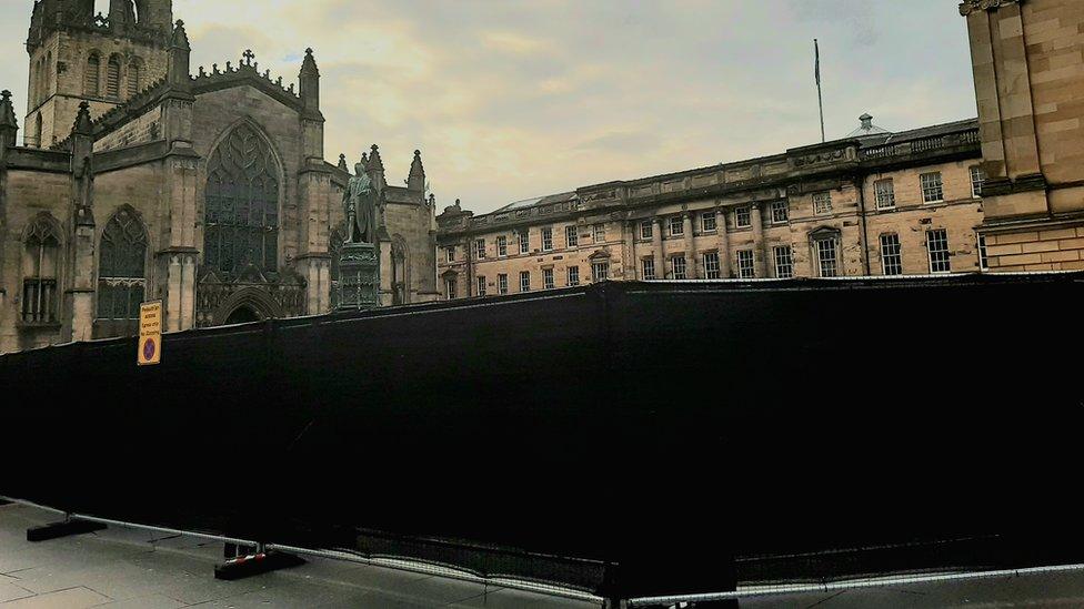 Barriers at St Giles Cathedral