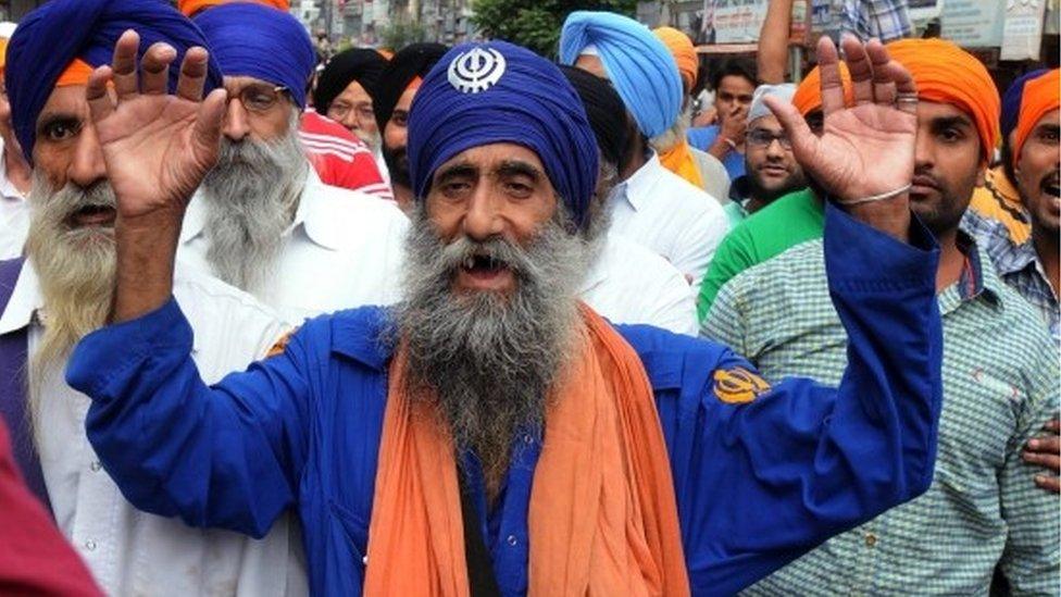 Sikh acitivists shout slogans during a protest over the alleged desecration of the Sikh holy book at a village near Tarn Taran, in Amritsar, India, 19 October 2015.