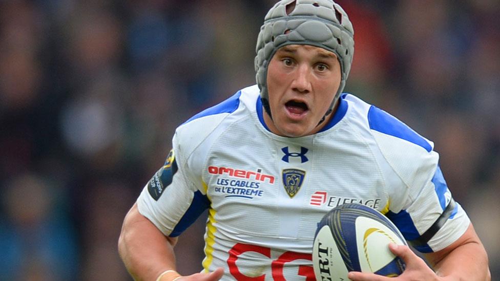 Jonathan Davies playing for Clermont Auvergne