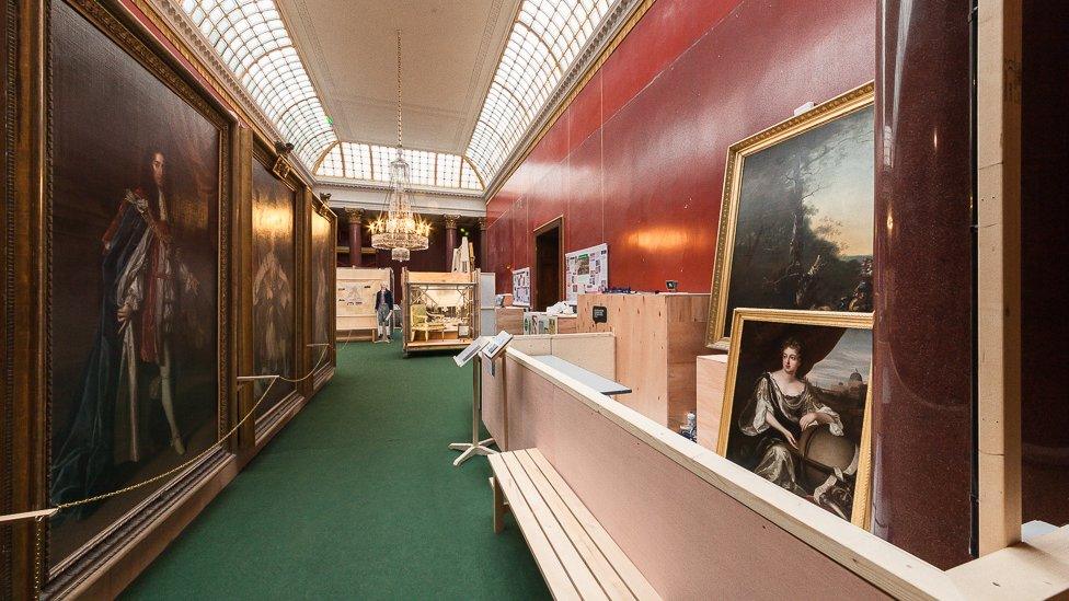 Paintings in the picture gallery