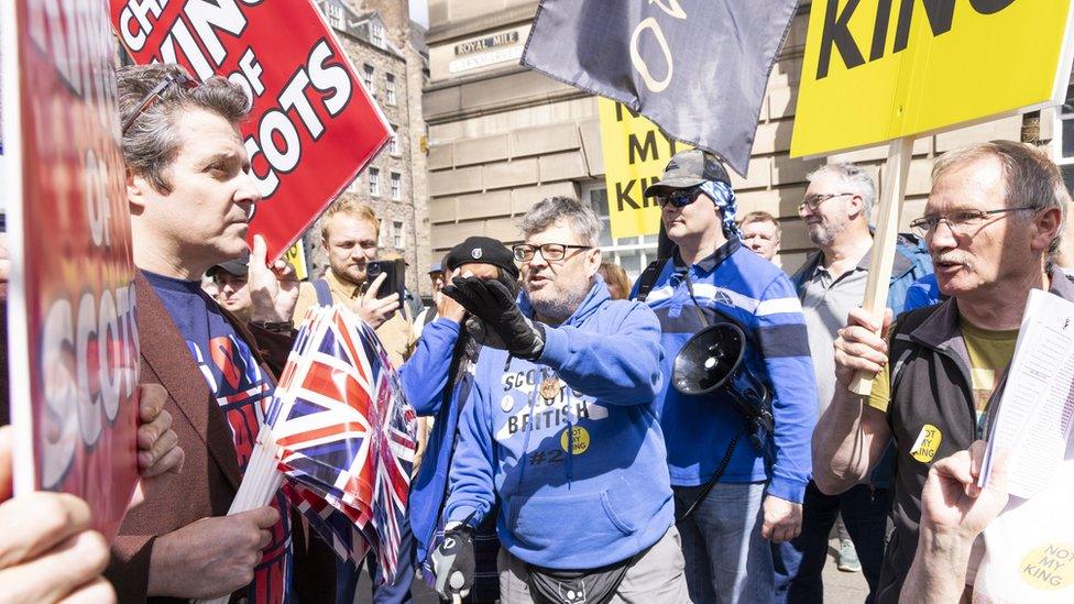 Royalist and republican protesters on the Royal Mile