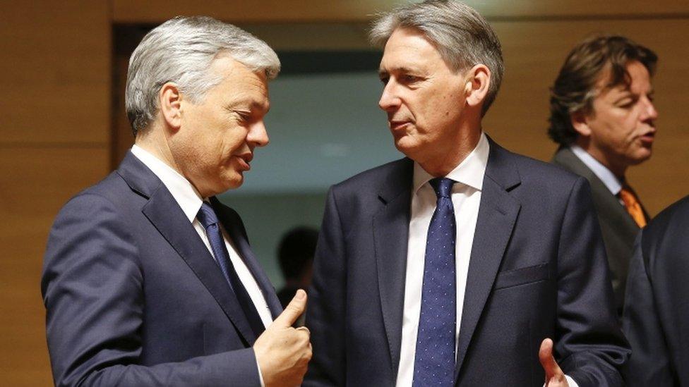 Foreign Secretary Philip Hammond (r)