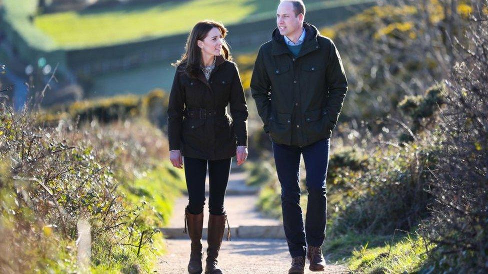 prince-william-and-kate-walking.