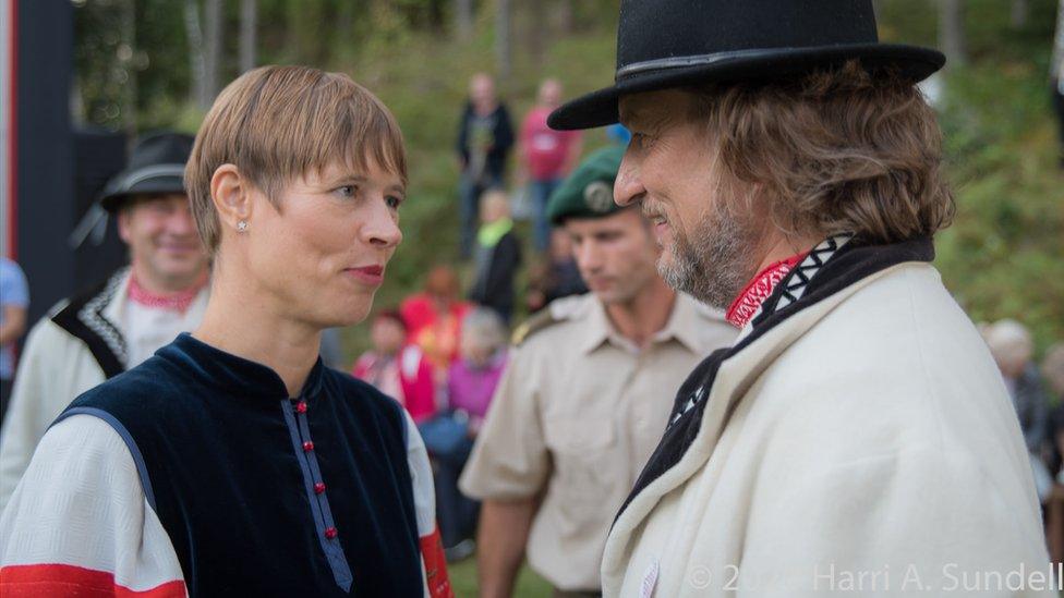 Ceann-suidhe Eastòinia Kersti Kaljulaid a' bruidhinn ris an Ülemsootska aig a' Khuningriigipaev