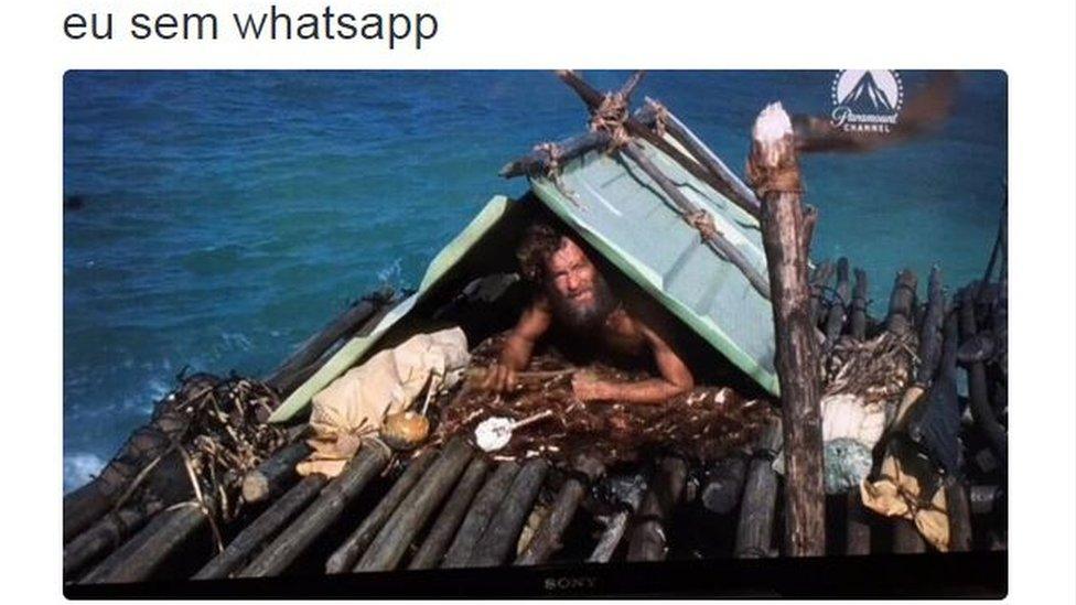 A picture of a shipwrecked man tweeted by @euidiotices and the message "me without whatsapp"