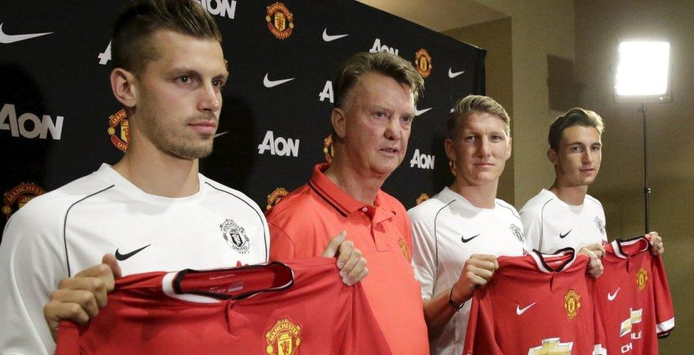 Manchester United manager Louis van Gaal (2nd L) introduces three new signings: Morgan Schneiderlin (L-R), Bastian Schweinsteiger , and Matteo Darmian