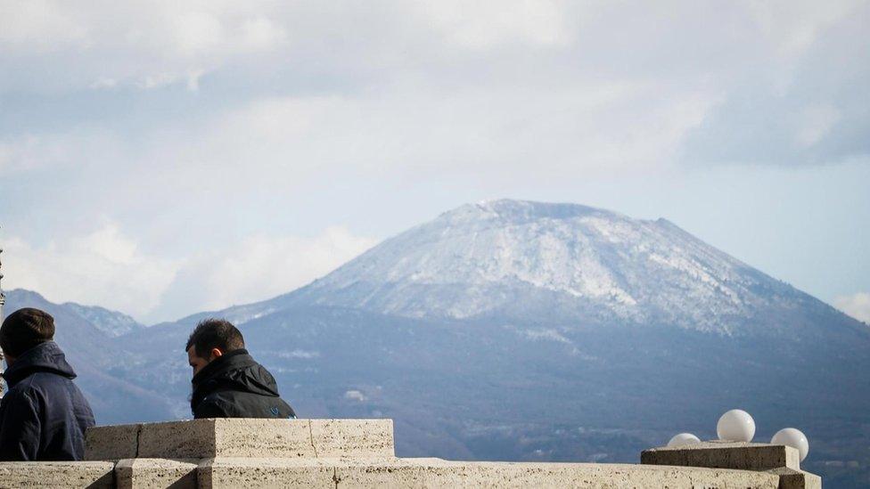 Snow on Vesuvius, 4 Jan 19