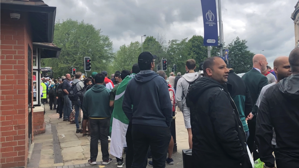 Trent Bridge queue