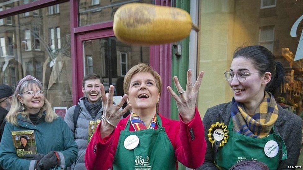 Nicola Sturgeon on a visit to a greengrocers in Edinburgh