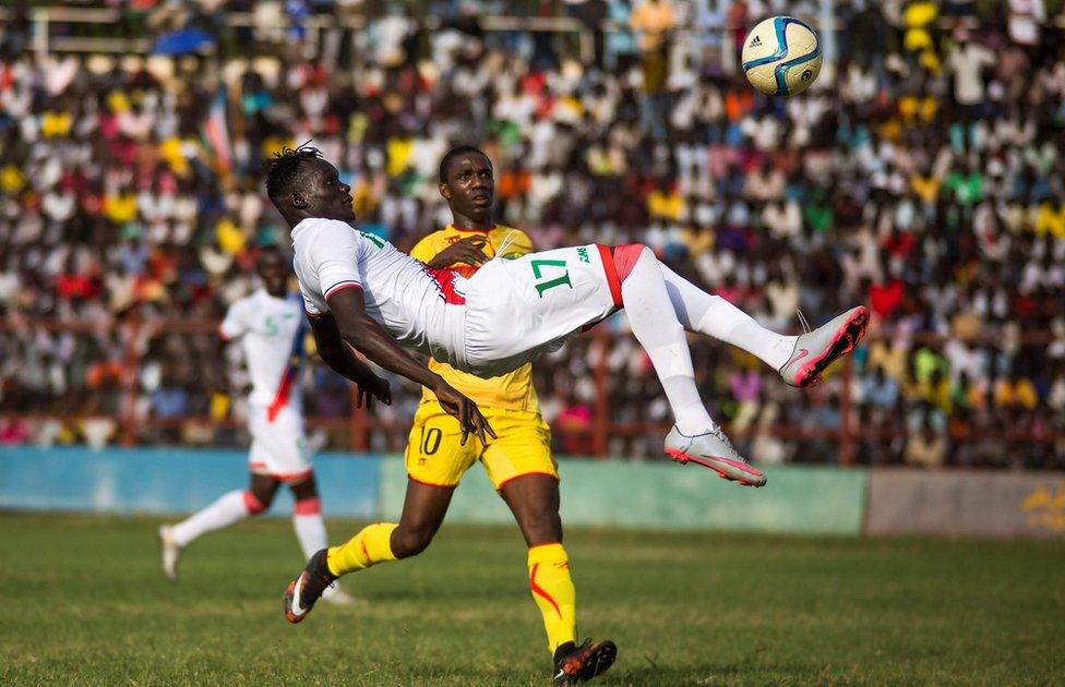 South Sudan defender Attir Thomas Tom (C) kicks the ball during the Africa Cup of Nations 2017 qualifying football match between South Sudan and Mali on June 4, 2016 at the Juba Stadium