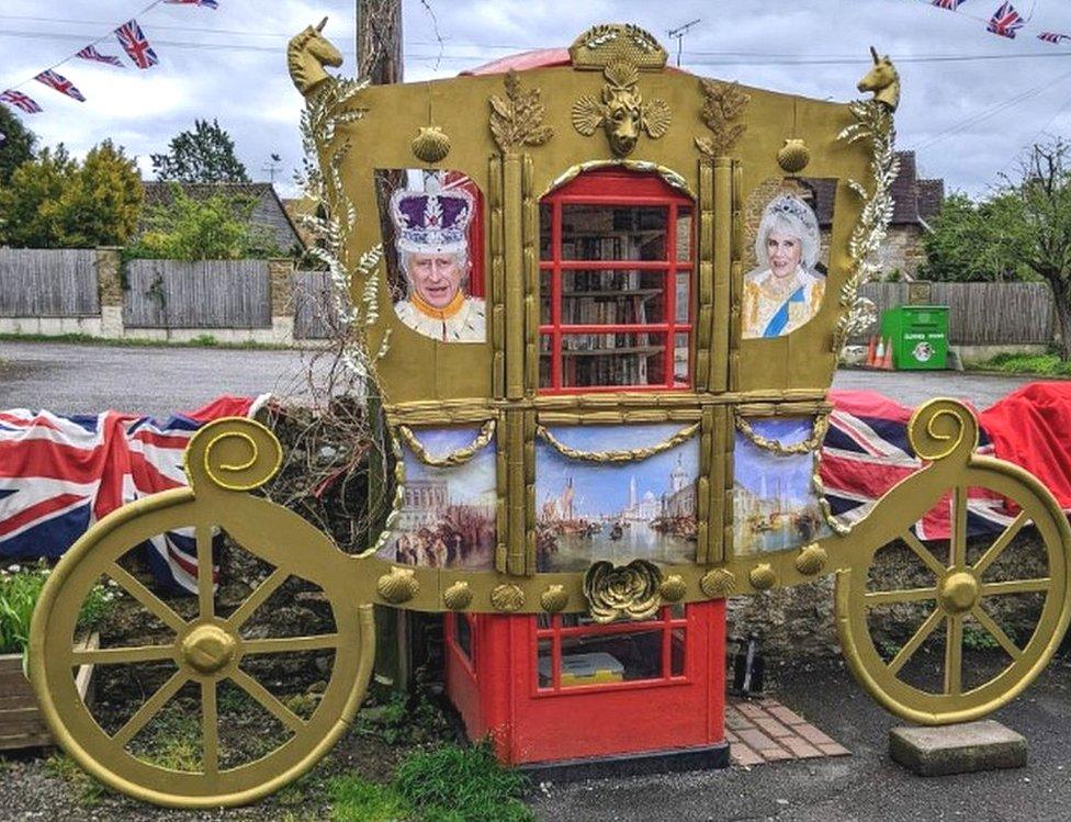 Bradford Abbas phone box coach