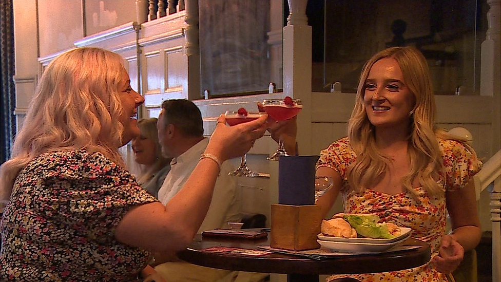 Women in pub