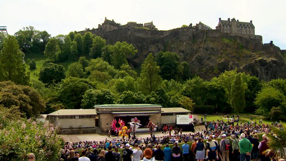 Edinburgh Castle backdrop to jubilee celebrations